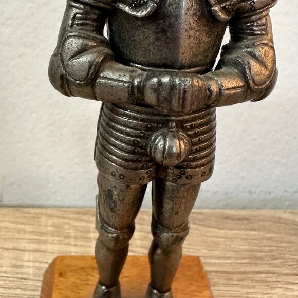 King‎ Henry VIII Foot Combat Armour C.1520 Pewter Detailed Figurine Articulated - Picture 11 of 13